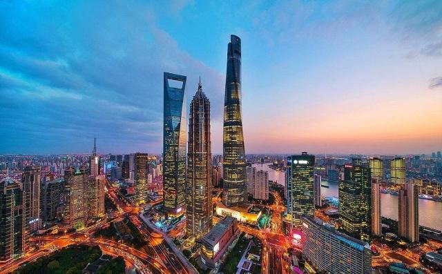 李嘉诚永不碰房产，大佬的选择意味楼市狠赚终结！